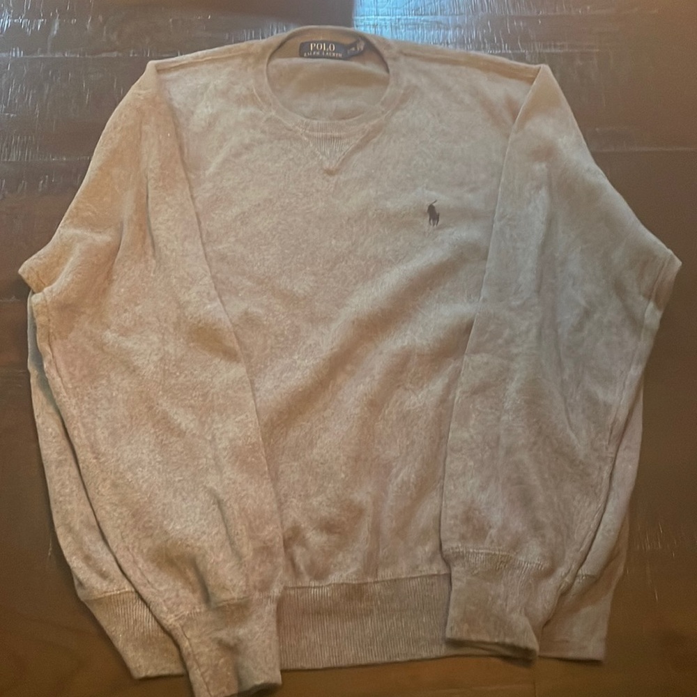 Grey crewneck sweater